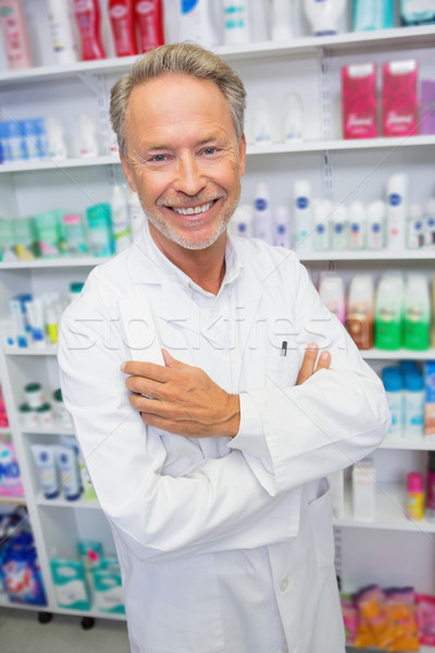 Senior farmacêutico sorridente câmera hospital farmácia Foto stock © wavebreak_media