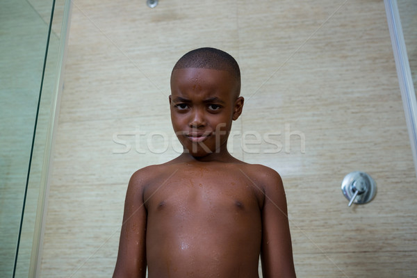 Foto stock: Retrato · sin · camisa · nino · pie · pared