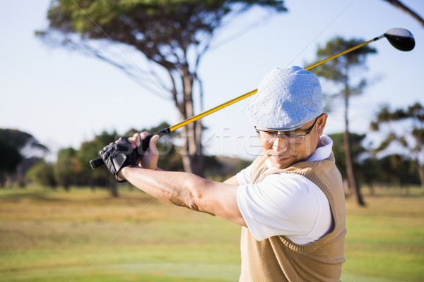 Demi-longueur jouer golf domaine homme [[stock_photo]] © wavebreak_media