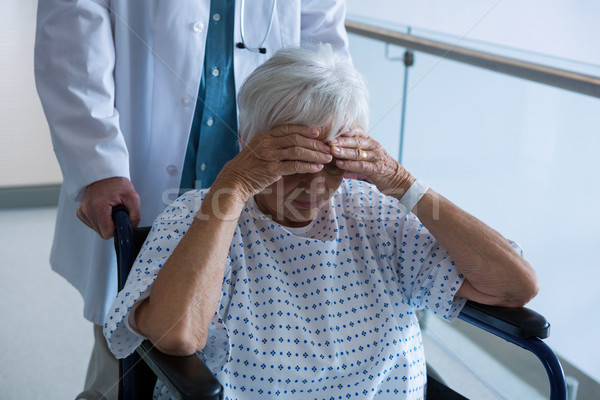 Arts voortvarend senior patiënt rolstoel vrouw Stockfoto © wavebreak_media