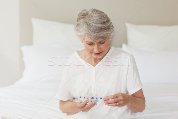 больным старший женщину таблетки домой Сток-фото © wavebreak_media