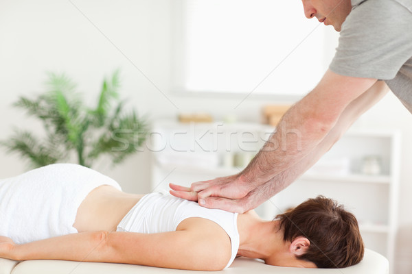 Stockfoto: Masseur · vrouwelijke · klanten · Maakt · een · reservekopie · chirurgie