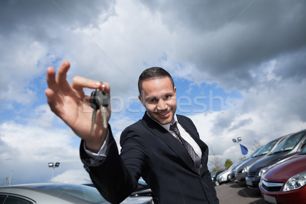 Fericit cheile de la masina în aer liber om de afaceri Imagine de stoc © wavebreak_media