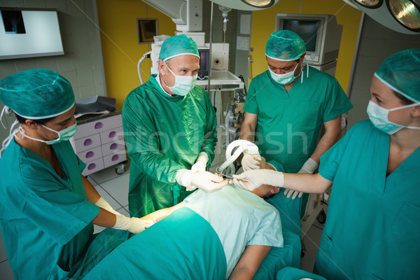Lächelnd Chirurg Aufnahme Skalpell chirurgisch Zimmer Stock foto © wavebreak_media