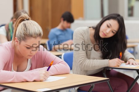 Foto stock: Nina · otro · estudiantes · trabajo · examen · sala