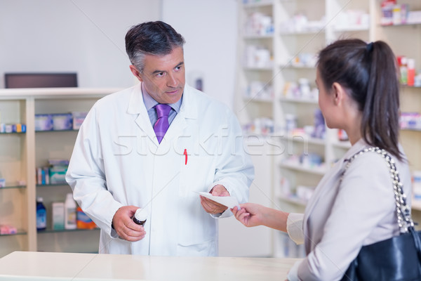 [[stock_photo]]: Client · ordonnance · pharmacien · pharmacie · médicaux · hôpital