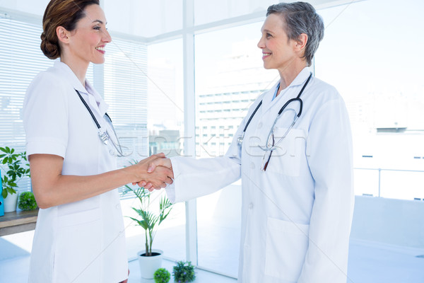 笑みを浮かべて 医療 同僚 握手 病院 幸せ ストックフォト © wavebreak_media