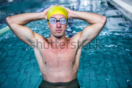 Glimlachend man armen zwembad water Stockfoto © wavebreak_media