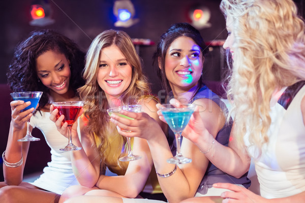 Mooie meisjes cocktails club vrouw gelukkig Stockfoto © wavebreak_media