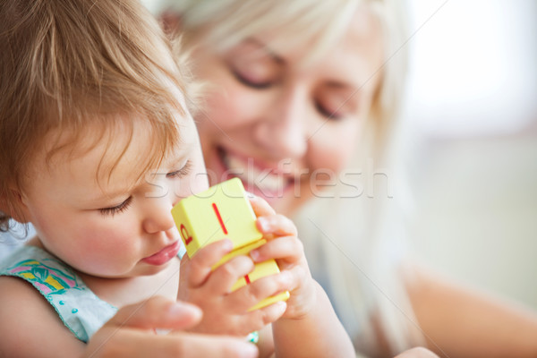 Stockfoto: Vrolijk · meisje · spelen · kubus · woonkamer · home