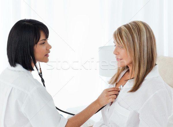 Aposentados mulher enfermeira casa médico médico Foto stock © wavebreak_media