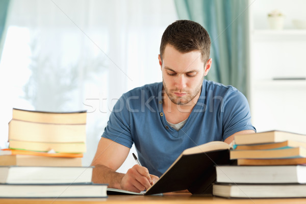 Stockfoto: Mannelijke · student · huiswerk · papier · pen · home