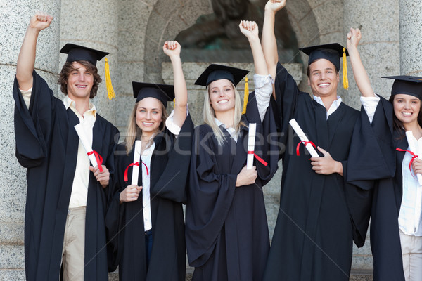 Zâmbitor prezinta arme universitar fată Imagine de stoc © wavebreak_media