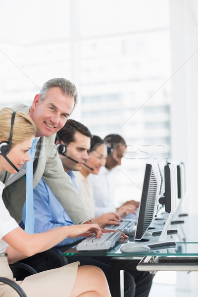 Menedzser cégvezetők számítógépek oldalnézet iroda számítógép Stock fotó © wavebreak_media