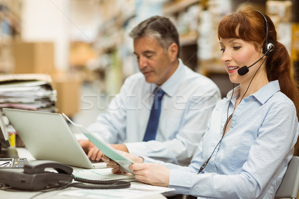 Stock foto: Halle · Manager · arbeiten · Schreibtisch · tragen · Headset