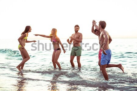 Zdjęcia stock: Szczęśliwy · znajomych · wody · plaży · człowiek