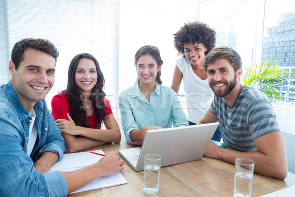 Collègues utilisant un ordinateur portable bureau groupe jeunes affaires [[stock_photo]] © wavebreak_media