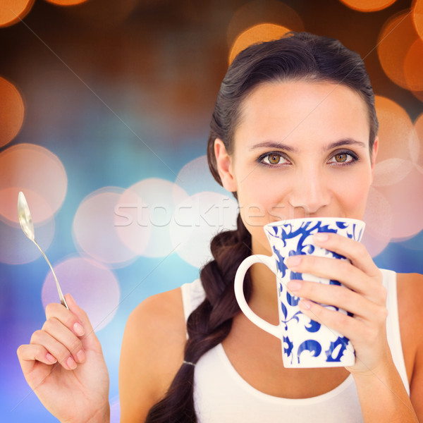 Obraz dość brunetka kubek herbaty Zdjęcia stock © wavebreak_media