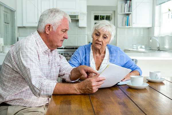 Foto stock: Jubilado · Pareja · documentos · sesión · mesa