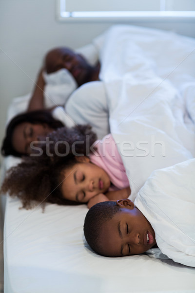 家族 寝 ベッド ホーム 少女 少年 ストックフォト © wavebreak_media