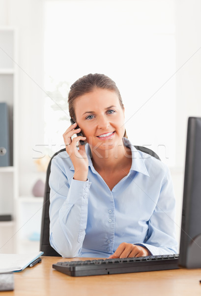 Foto stock: De · trabajo · mujer · oficina · teléfono