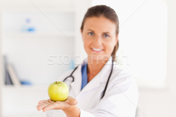 Doktor stetoskop elma bakıyor kamera Stok fotoğraf © wavebreak_media