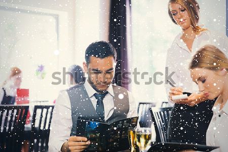 Hombre mujeres sonriendo casino mesa dinero Foto stock © wavebreak_media