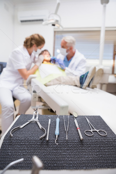 Foto stock: Dentista · examinar · pequeño · ninos · dientes · ayudante
