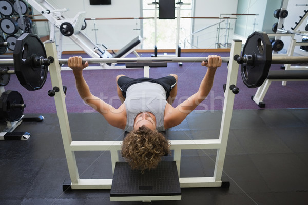 Jungen muskuläre Mann Heben Langhantel Fitnessstudio Stock foto © wavebreak_media