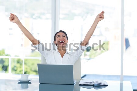 幸せ 女性実業家 腕 オフィス コンピュータ ストックフォト © wavebreak_media