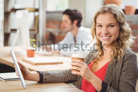 Portret dość kobieta interesu laptop uśmiechnięty Zdjęcia stock © wavebreak_media