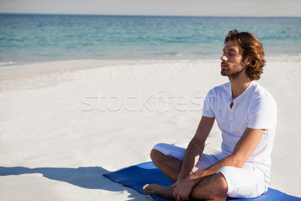 Adam gözleri kapalı meditasyon plaj oturma egzersiz Stok fotoğraf © wavebreak_media