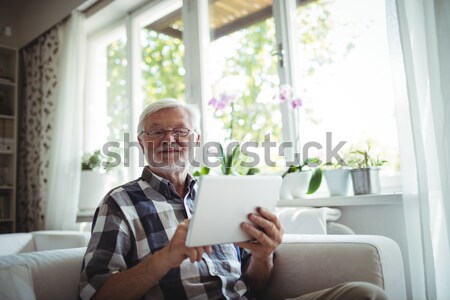 Gyönyörű nő kávé kanapé étterem üzlet nő Stock fotó © wavebreak_media