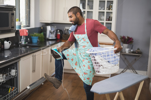 человека корзина для белья железной посудомоечная машина Сток-фото © wavebreak_media