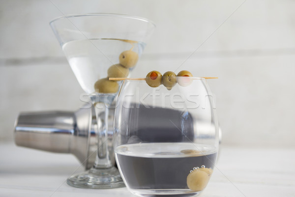 Stock fotó: Közelkép · zöld · olajbogyók · vodka · martini · koktél · shaker