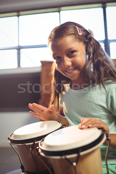Foto d'archivio: Ritratto · sorridere · ragazza · giocare · tamburi · classe