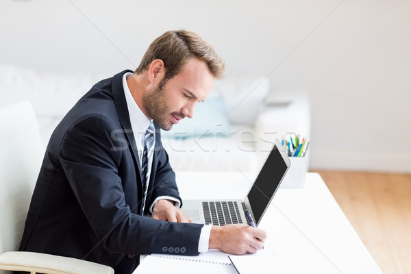 Biznesmen za pomocą laptopa biurko biuro działalności komputera Zdjęcia stock © wavebreak_media