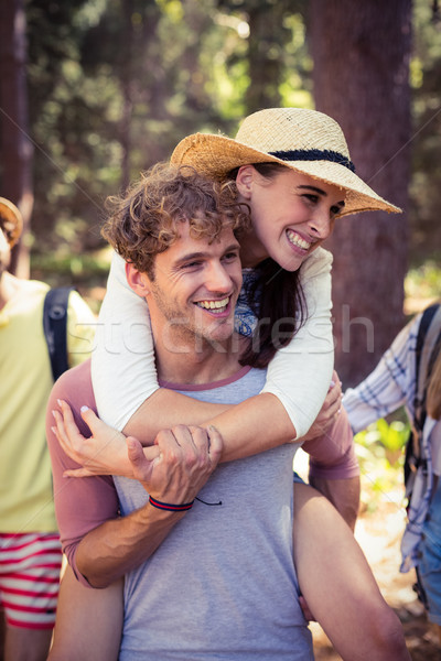 Hombre a cuestas mujer forestales feliz Foto stock © wavebreak_media