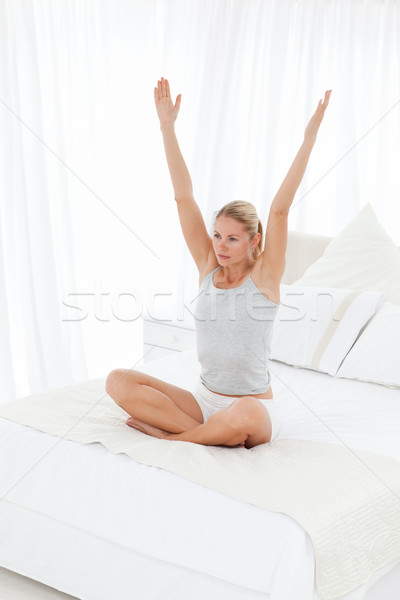 Stockfoto: Mooie · vrouw · oefenen · yoga · bed · home · glimlach