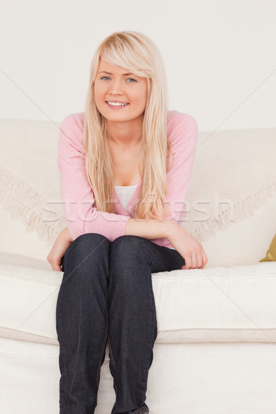 привлекательный блондинка женщины позируют сидят диван Сток-фото © wavebreak_media