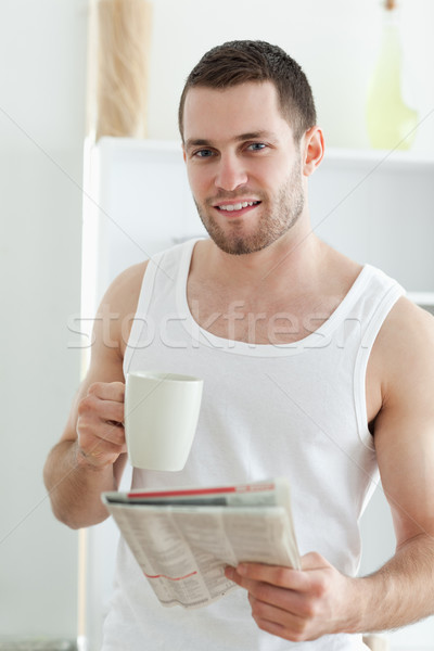 Portrait souriant homme potable café lecture [[stock_photo]] © wavebreak_media