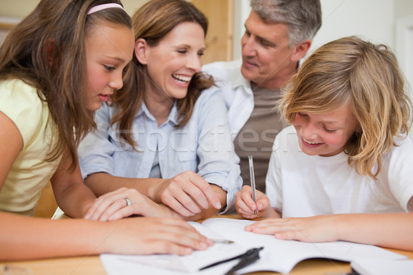 Geschwister helfen Hausaufgaben Eltern Buch Kind Stock foto © wavebreak_media