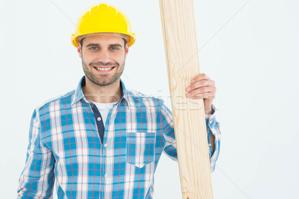 Glücklich Zimmermann halten Holz Planke Porträt Stock foto © wavebreak_media