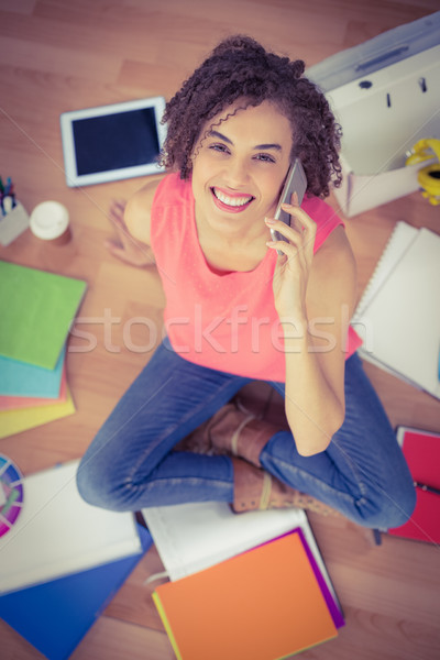 Foto stock: Sorridente · jovem · criador · empresária · telefone · retrato