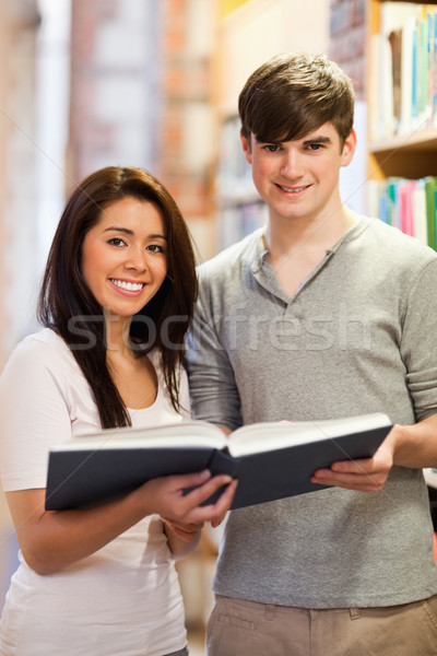 Foto stock: Retrato · guapo · estudiantes · libro · biblioteca · libros