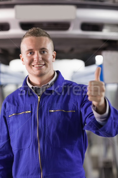 Foto stock: Mecánico · pie · pulgar · hasta · coche · garaje