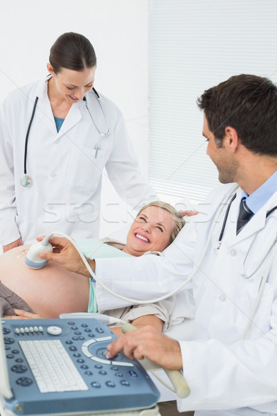 Emotionat femeie gravida scanda spital om Imagine de stoc © wavebreak_media