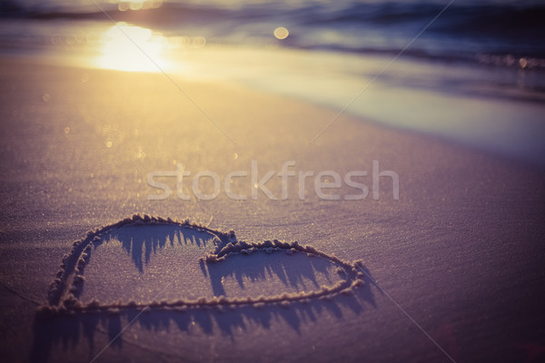 Herz Sand Strand Meer Wellen Feiertage Stock Foto C Wavebreak Media Ltd Wavebreak Media Stockfresh