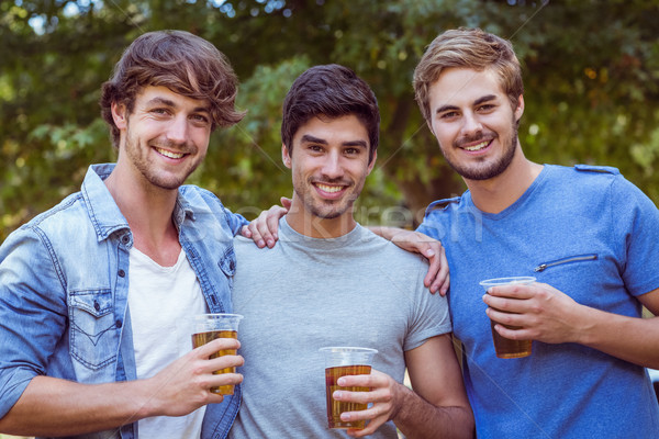 Boldog barátok park napos idő férfi sör Stock fotó © wavebreak_media