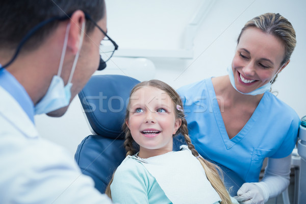 Stockfoto: Tandarts · assistent · onderzoeken · meisjes · tanden · tandartsen